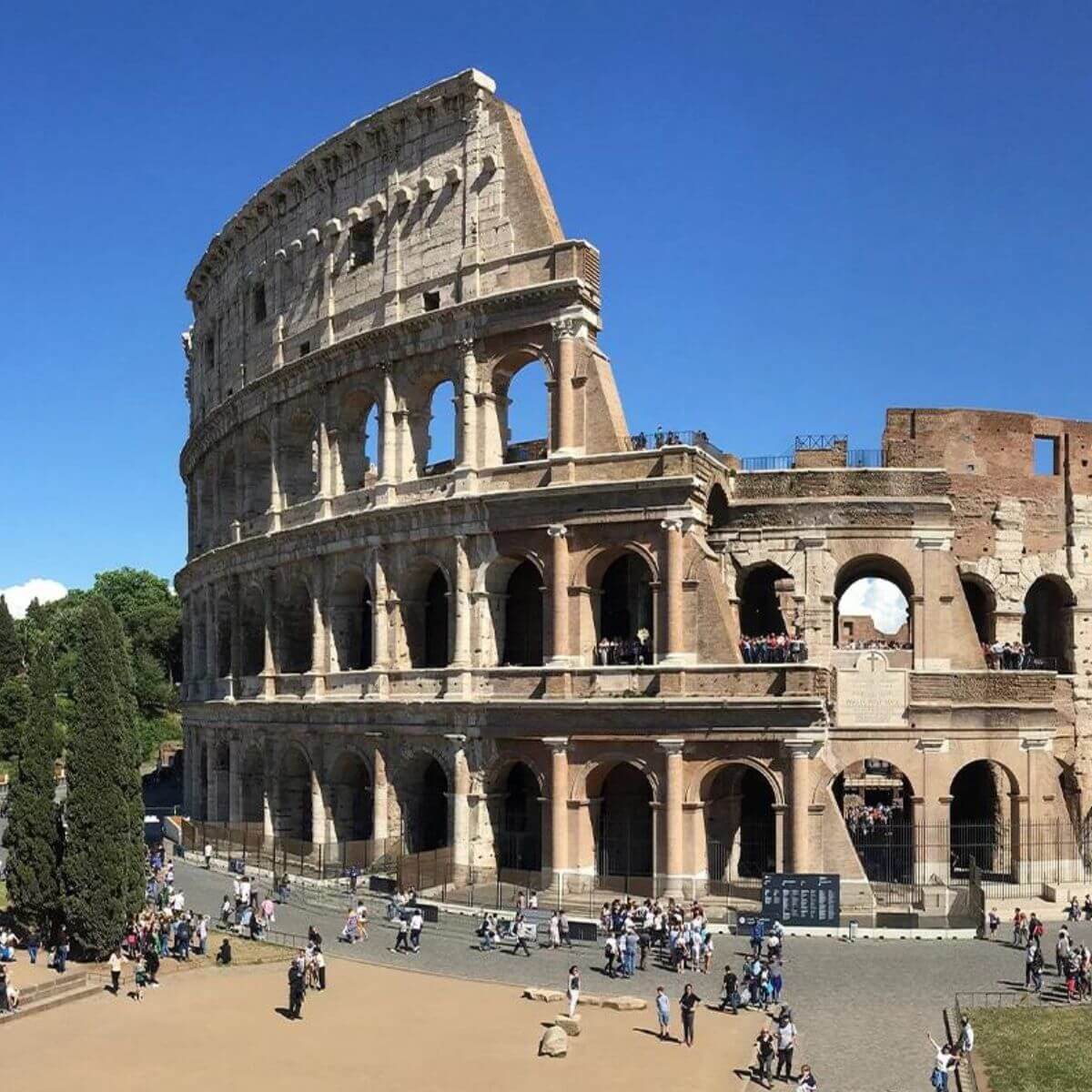 Jak narysować Koloseum ze zdjęcia referencyjne referencyjnego?
